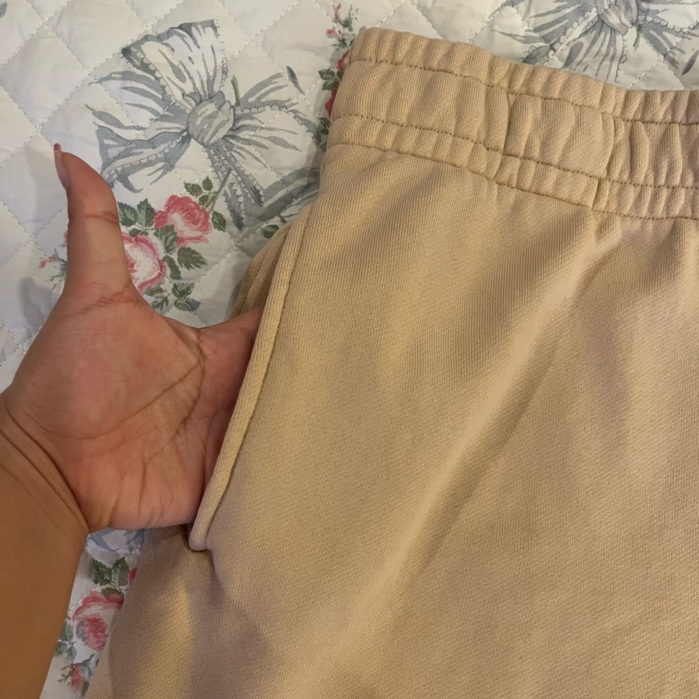 Aritzia Wilfred Free Terry Fleece 5” Sweatshort Beige size Large - Picture 2 of 6